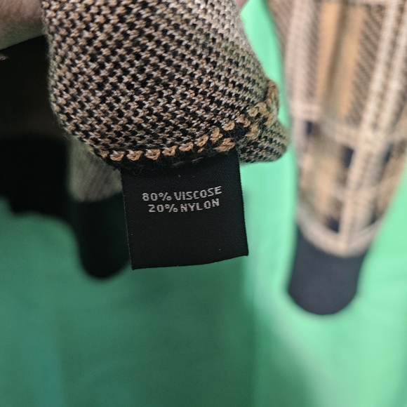 Metric Knits Elegant Plaid Sweater - Navy and Tan Large PTP 21 80% Viscose - Picture 2 of 4